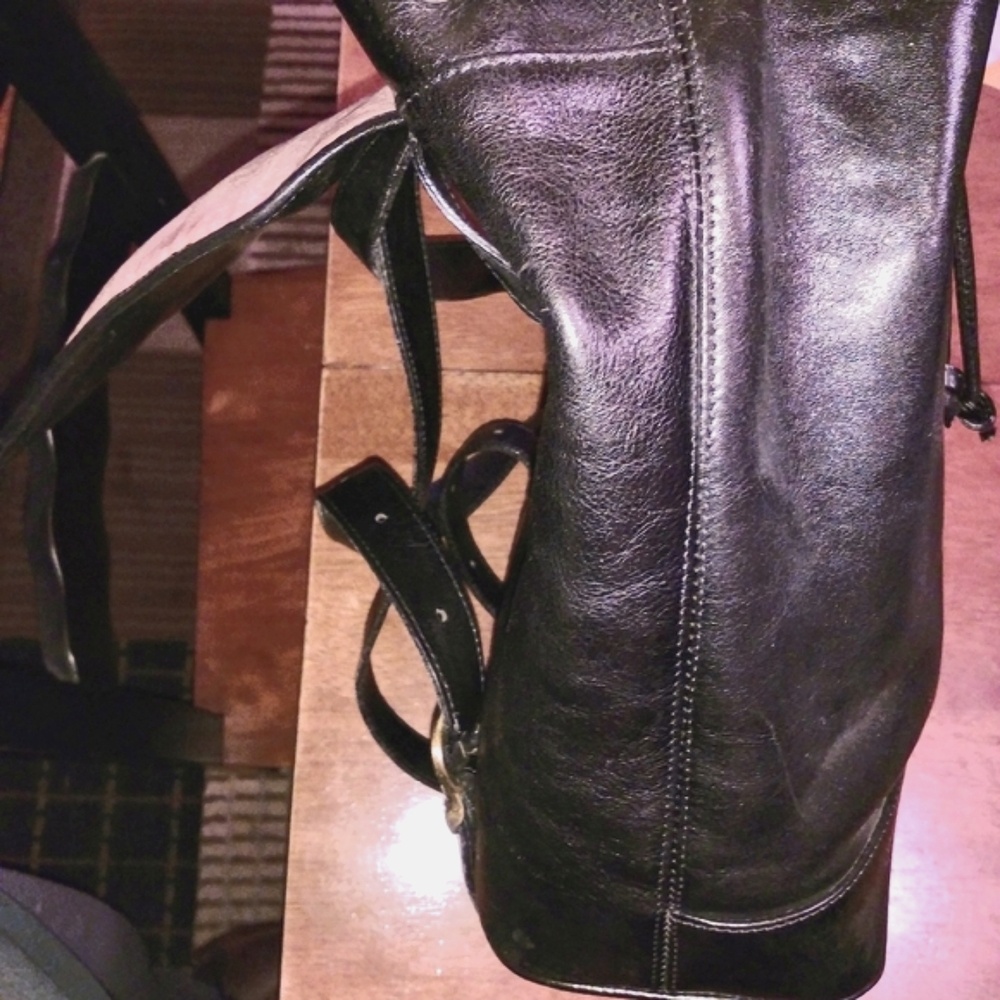 Oroton Black Leather Backpack - Picture 9 of 12